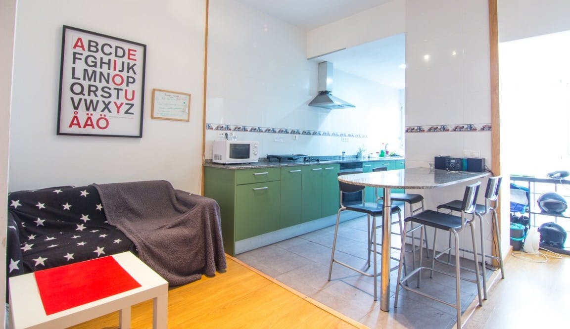 Private room for rent for €350 per month in Valencia, Carrer de Joaquín Costa