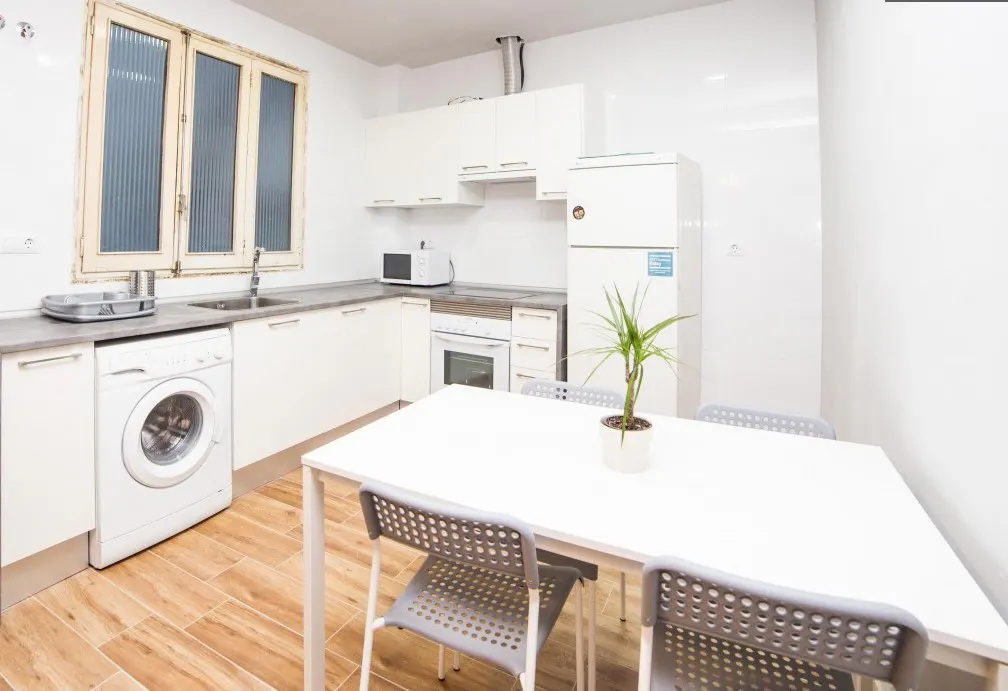 Private room in Carrer Vilaragut, Valencia (654204) ROOM 3