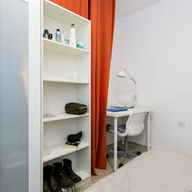 Private room for rent for €350 per month in Granada, Ancha de Gracia