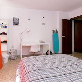 Private room for rent for €385 per month in Granada, Ancha de Gracia