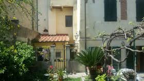 Apartment for rent for €4,500 per month in Pisa, Via Don Gaetano Boschi