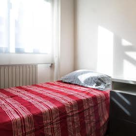 Private room for rent for €435 per month in Madrid, Avenida de los Poblados