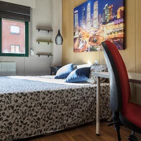 Private room for rent for €605 per month in Madrid, Avenida de los Poblados