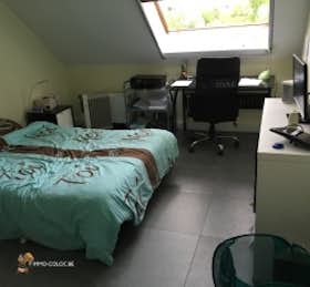 私人房间 正在以 €550 的月租出租，其位于 Anderlecht, Lenniksebaan