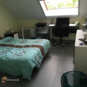 私人房间 正在以 €550 的月租出租，其位于 Anderlecht, Lenniksebaan