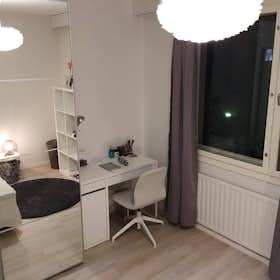 Private room for rent for €520 per month in Helsinki, Keinutie
