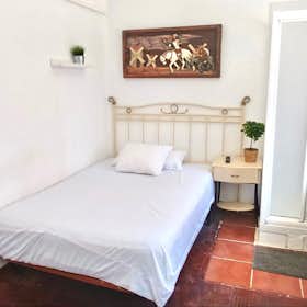 Private room for rent for €590 per month in Madrid, Avenida de los Toreros