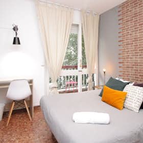 Private room for rent for €850 per month in Barcelona, Carrer de Roger de Llúria