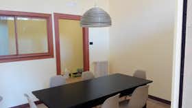 Cameră privată de închiriat pentru 200 EUR pe lună în Caserta, Via Giulio Antonio Acquaviva