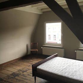 Private room for rent for €400 per month in Antwerpen, Mechelseplein