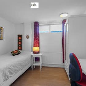 Отдельная комната сдается в аренду за 120 000 ISK в месяц в Kópavogur, Sæbólsbraut