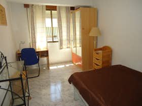 Private room for rent for €265 per month in Córdoba, Calle José María Valdenebro