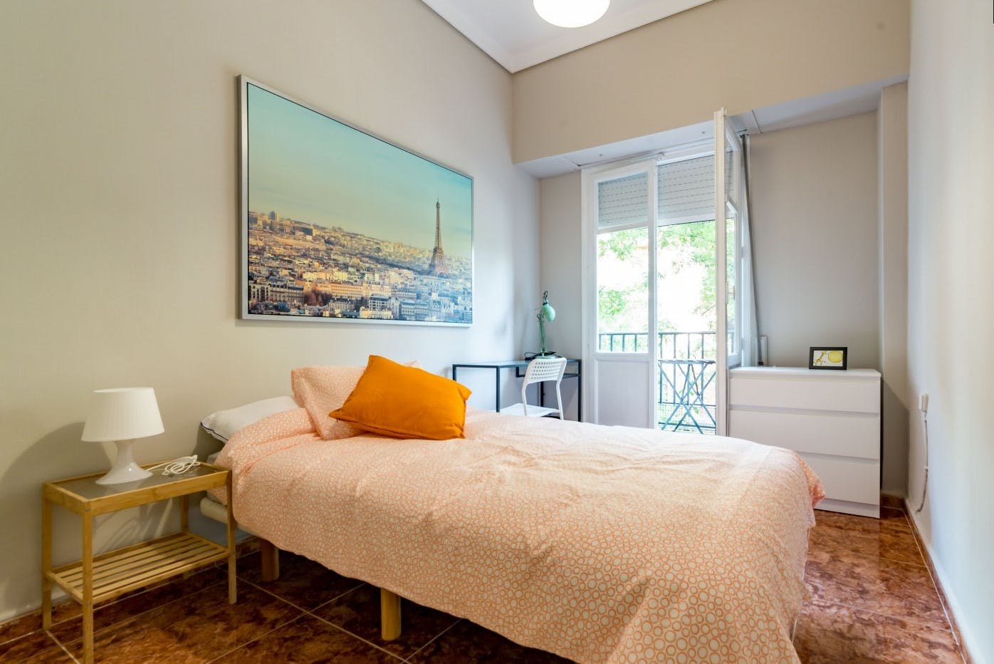 Private room for rent for €375 per month in Valencia, Calle Marqués de Zenete