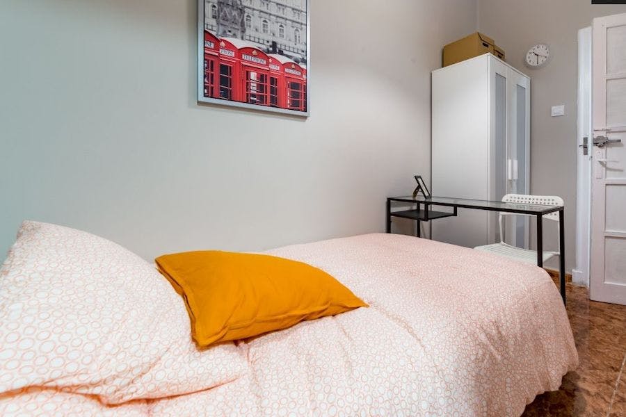 Private room for rent for €300 per month in Valencia, Calle Marqués de Zenete
