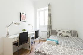 Private room for rent for €615 per month in Madrid, Calle de Claudio Coello