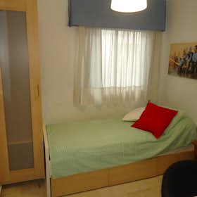 Private room for rent for €250 per month in Córdoba, Calle Reyes Católicos