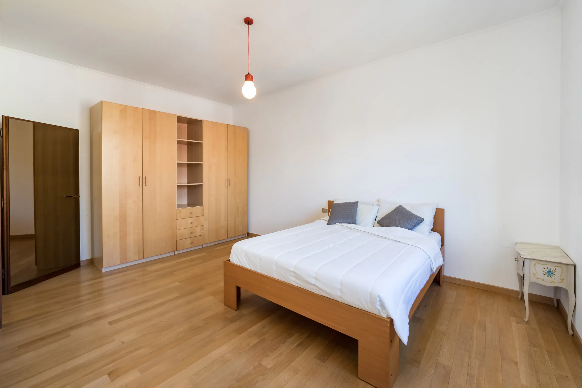 2-Bedroom Apartment in Via Emilio Faà Di Bruno, Milan (678783) ROOM 2
