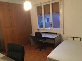 Shared room for rent for €320 per month in Casalecchio di Reno, Via Porrettana