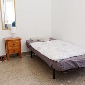 Private room for rent for €310 per month in Sevilla, Calle Atanasio Barrón