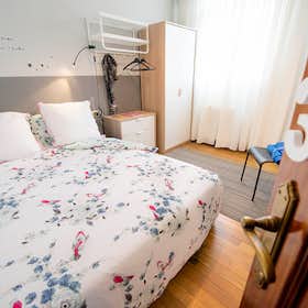 Private room for rent for €505 per month in Bilbao, Recalde Zumarkalea