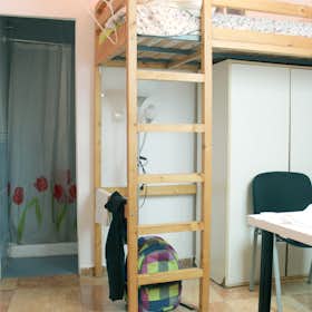 Private room for rent for €315 per month in Sevilla, Calle Sol