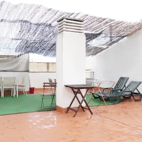 Apartment for rent for €1,080 per month in Sevilla, Plaza San Martín
