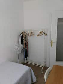 Отдельная комната сдается в аренду за 295 € в месяц в Sevilla, Calle Fernando de Rojas