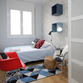Private room for rent for €790 per month in Barcelona, Avinguda de la Riera de Cassoles