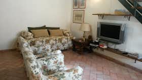 Apartamento en alquiler por 950 € al mes en Pisa, Via Giuseppe Giusti