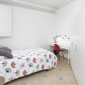 Private room for rent for €810 per month in Barcelona, Gran Via de les Corts Catalanes