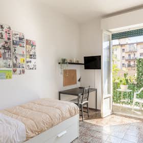 Private room for rent for €700 per month in Florence, Via Luigi Michelazzi