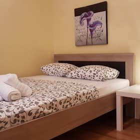 Private room for rent for €380 per month in Athens, Tinou