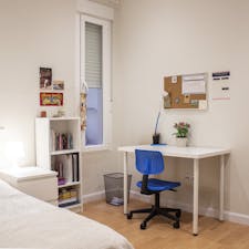 Private room for rent for €520 per month in Madrid, Calle de Benito Gutiérrez