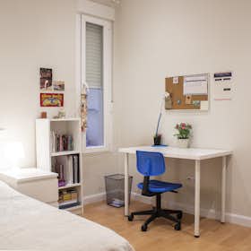 Privé kamer for rent for € 520 per month in Madrid, Calle de Benito Gutiérrez