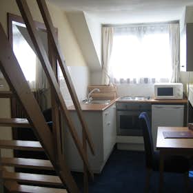 Apartment for rent for €1,000 per month in Ixelles, Rue des Drapiers