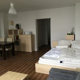 Apartment for rent for €1,400 per month in Hamburg, Winterhuder Weg