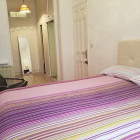 Private room for rent for €825 per month in Madrid, Calle de Torrecilla del Leal