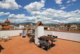 Wohnung zu mieten für 1.350 € pro Monat in Florence, Sdrucciolo de' Pitti