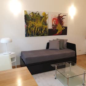 Studio for rent for €1,290 per month in Vienna, Hollgasse