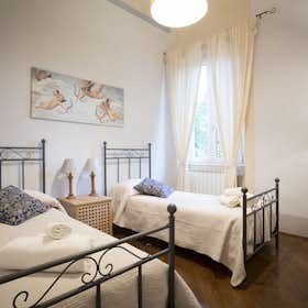 Apartment for rent for €2,000 per month in Florence, Via di Malavolta