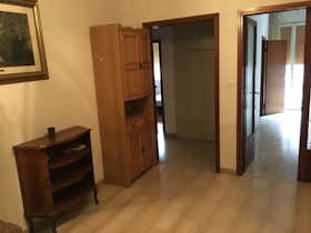 Mehrbettzimmer zu mieten für 320 € pro Monat in Casalecchio di Reno, Via Porrettana