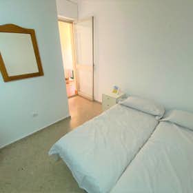 Private room for rent for €360 per month in Sevilla, Calle Atanasio Barrón