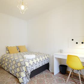 Private room for rent for €985 per month in Barcelona, Carrer de Santa Anna