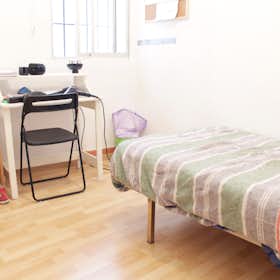 Private room for rent for €285 per month in Sevilla, Callejón Diamela
