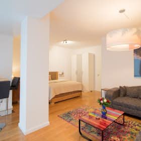 Lägenhet att hyra för 2 300 € i månaden i Hamburg, Lindenstraße