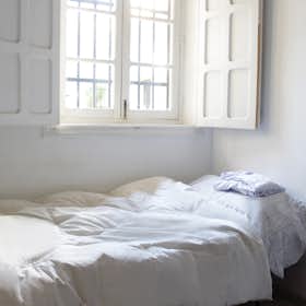 Private room for rent for €300 per month in Sevilla, Callejón Nardo