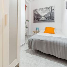 Private room for rent for €300 per month in Valencia, Carrer de Sagunt