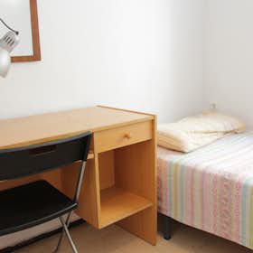 Private room for rent for €289 per month in Sevilla, Calle Guadarrama