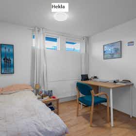 WG-Zimmer zu mieten für 119.989 ISK pro Monat in Kópavogur, Sæbólsbraut