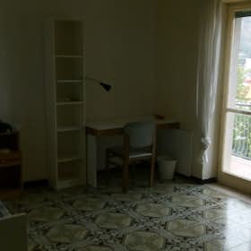WG-Zimmer for rent for 250 € per month in Napoli, Strada Comunale Cinthia
